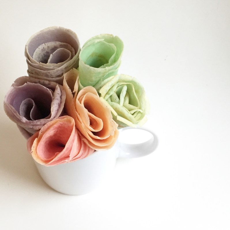 Des crêpes arc-en-ciel et des toppers nuages à imprimer!