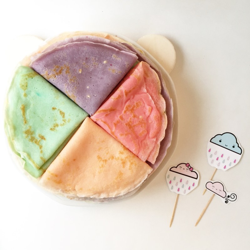 Des crêpes arc-en-ciel et des toppers nuages à imprimer!