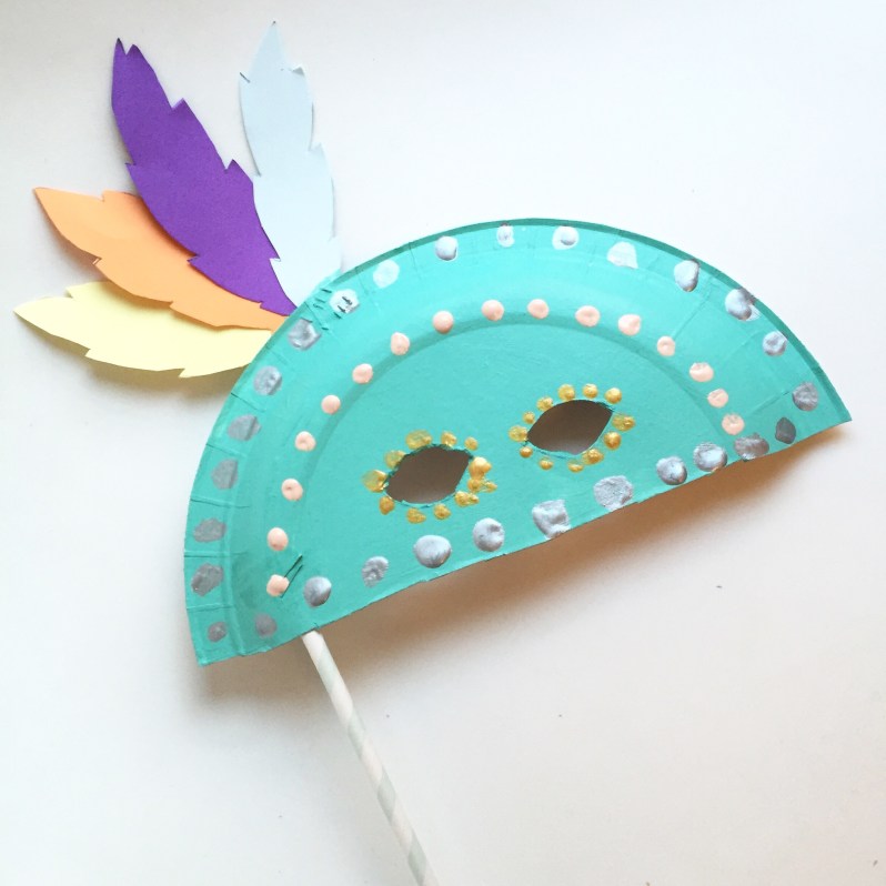 {DIY} 15 modèles de masques à réaliser avec des assiettes en carton!