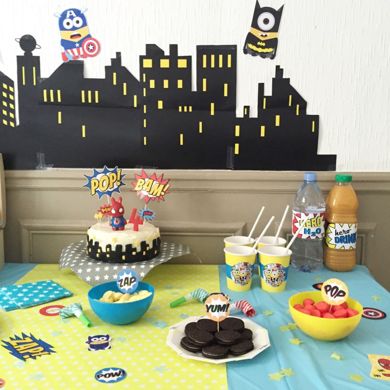 {Party } 4 ans et des supers héros trop minions!