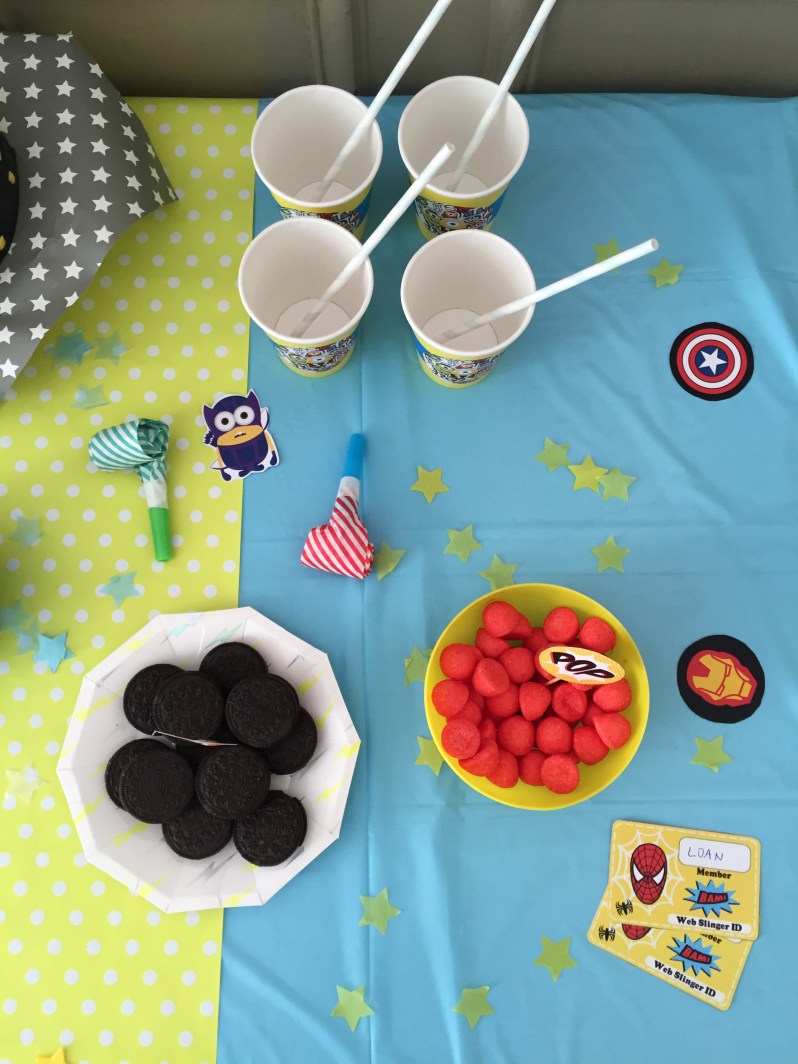 {Party } 4 ans et des supers héros trop minions!