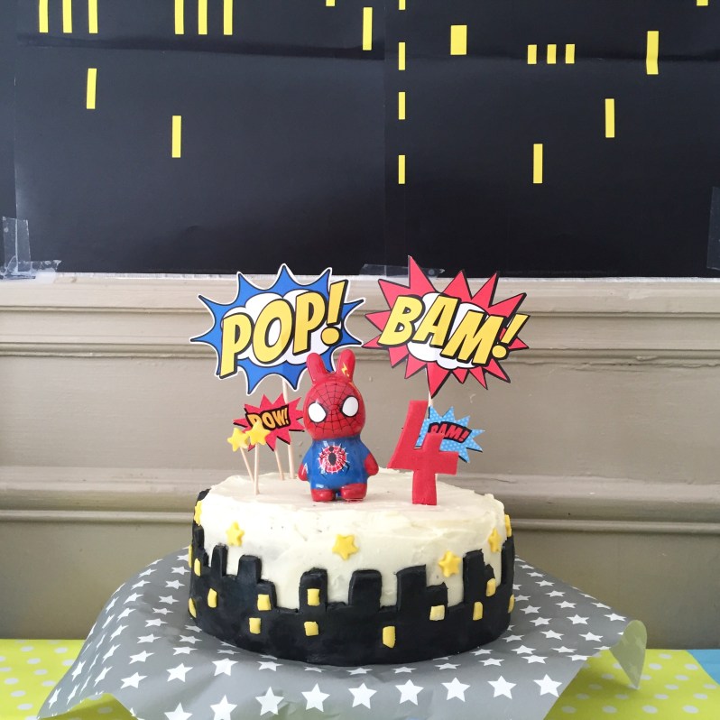 {Party } 4 ans et des supers héros trop minions!