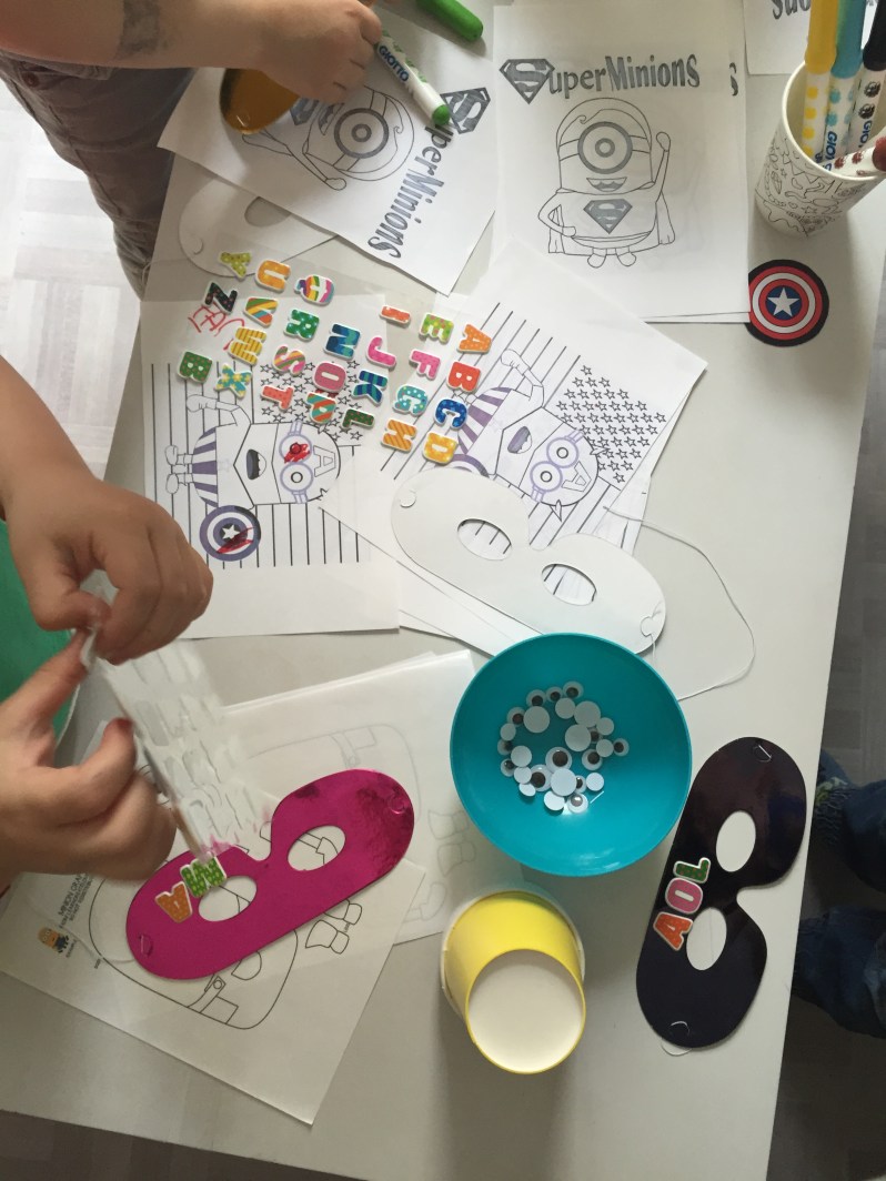 {Party } 4 ans et des supers héros trop minions!